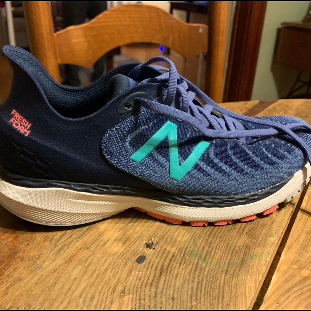 Women’s New Balance Fresh Foam 860v11 size 9